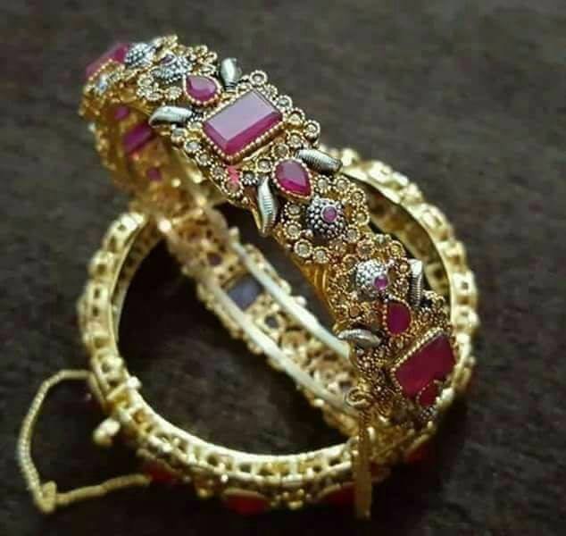 20915593_693832354120336_1101725255327262575_n_693832354120336 Bangles - Image 1