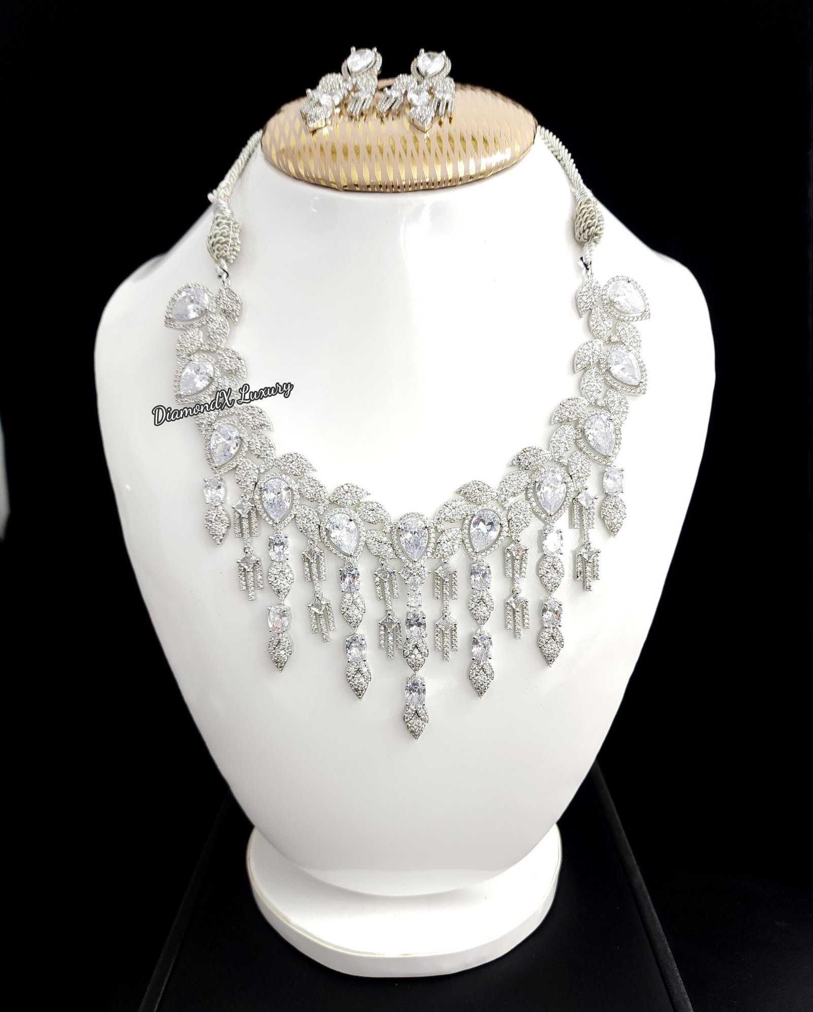 White Midnight Majesty Necklace Set - Image 4
